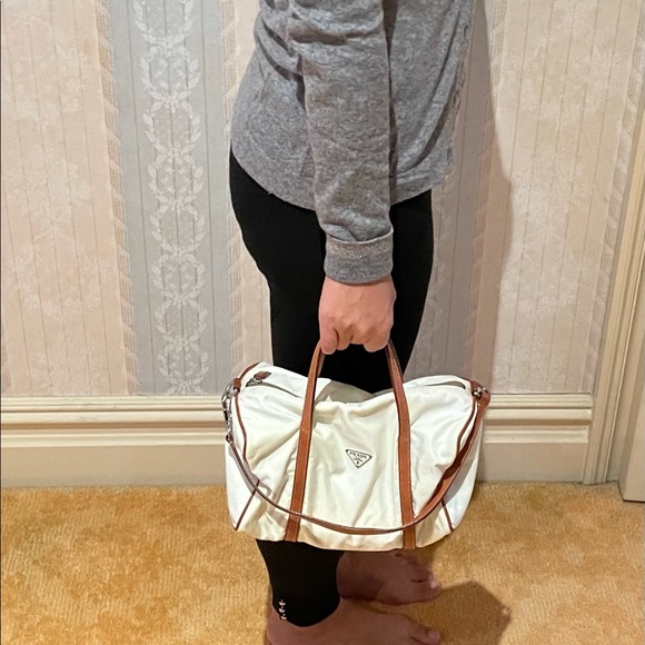 Vintage authentic Prada nylon bag with leather details - Picture 14 of 16